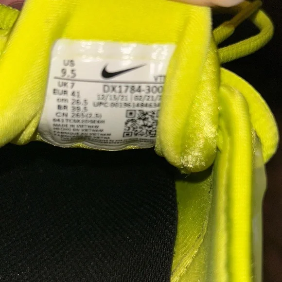 NiIKE AIR VAPORMAX PLUS - Picture 8 of 10